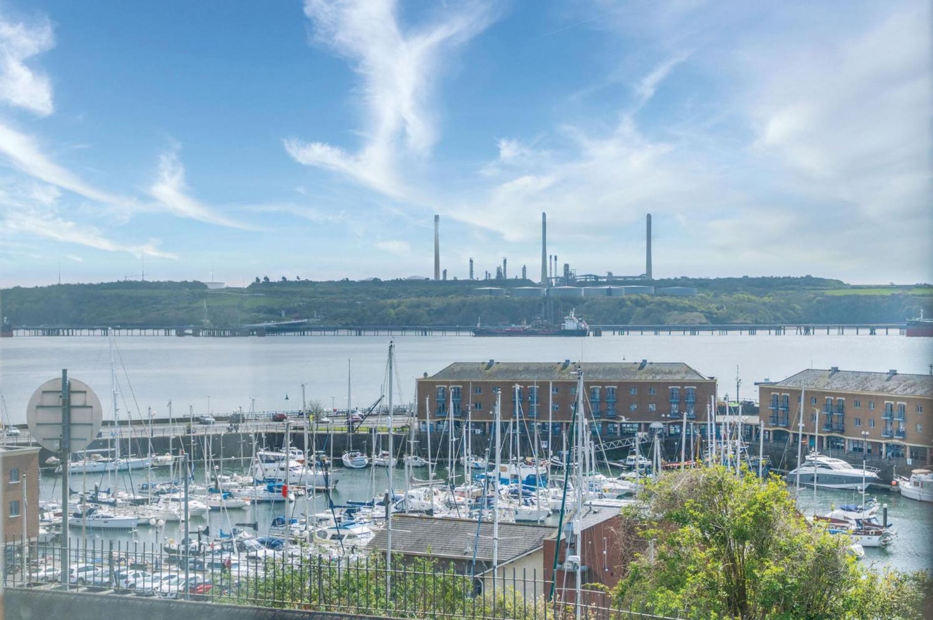 Harbour View - 2 Bedroom Apartment - Milford Haven Exterior foto